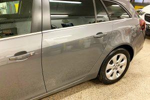 popravljena poškodba na avtu